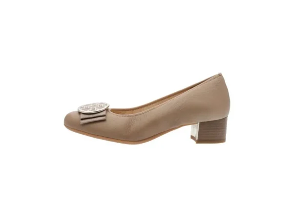 Ara Smooth Leather Wide-Fitting Pumps with Bow Ornament in Sand