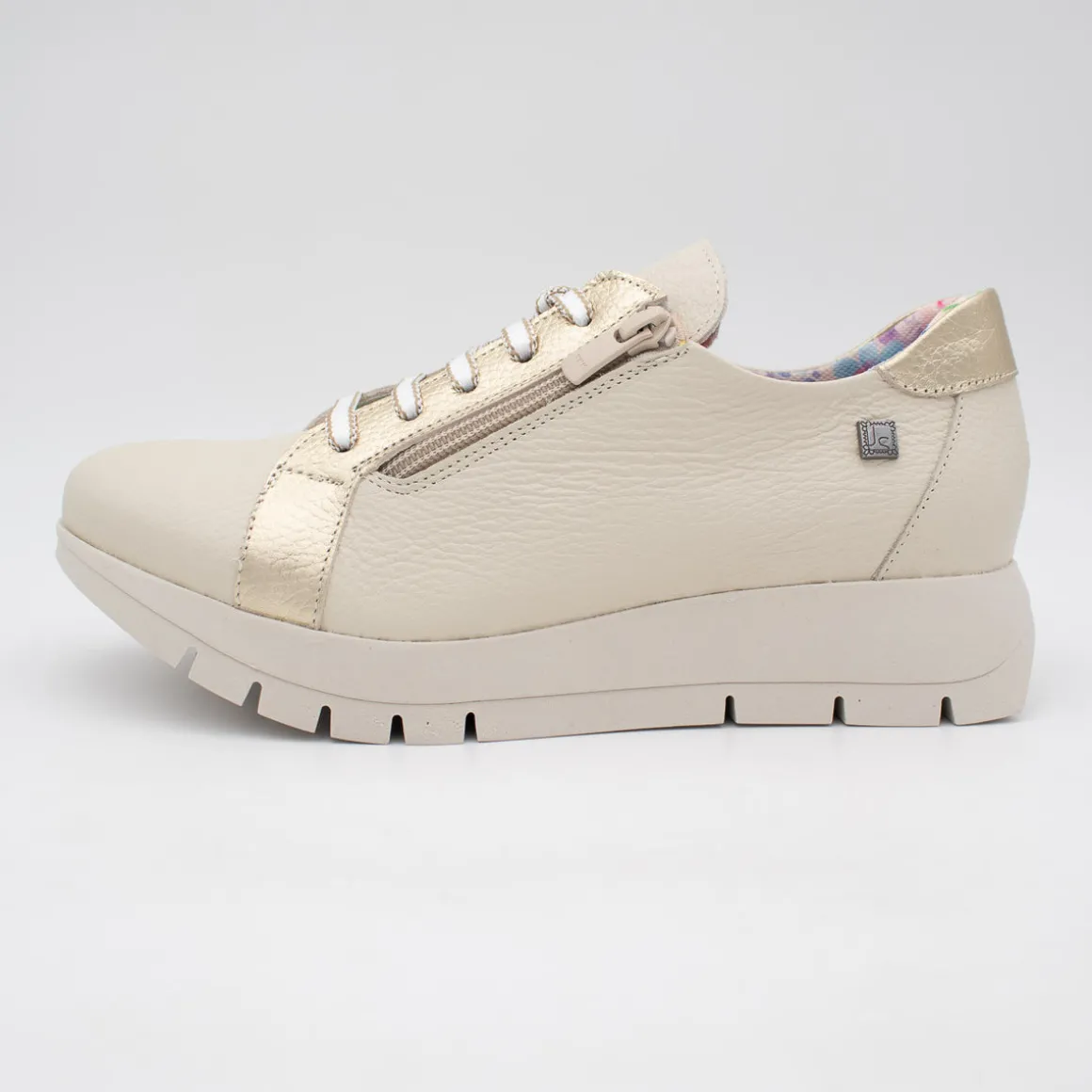 jose_saenz_womens_classic_0-1.webp Jose Saenz Women’s Classic Runner – Beige & Gold with Side Zipper