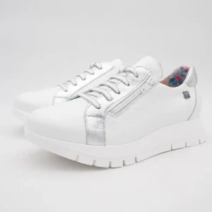 Jose Saenz Women’s Classic Runner – All-White with Silver Touch