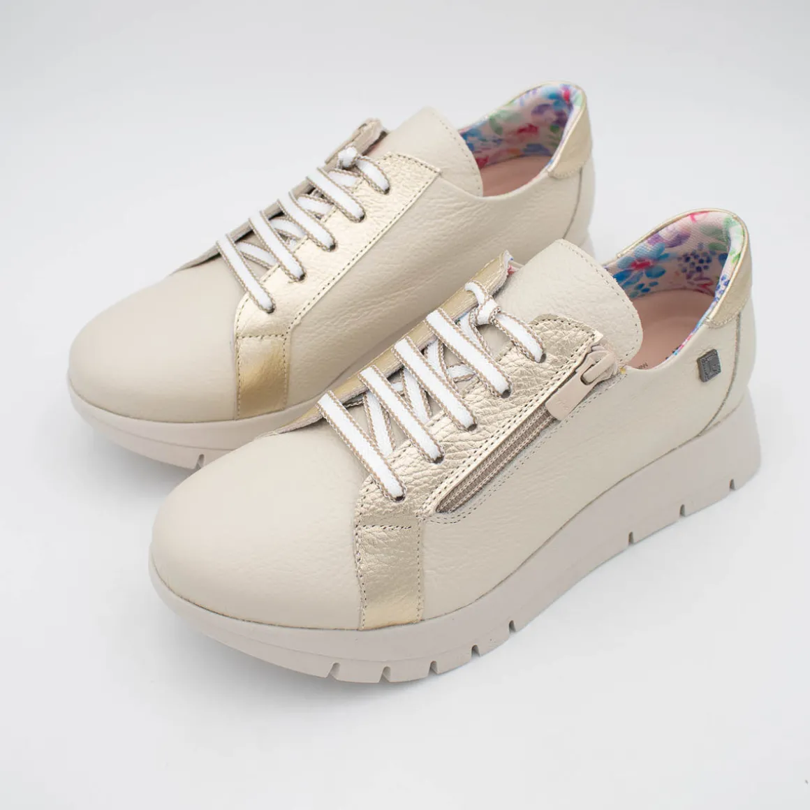 jose_saenz_womens_classic_2-1.webp Jose Saenz Women’s Classic Runner – Beige & Gold with Side Zipper