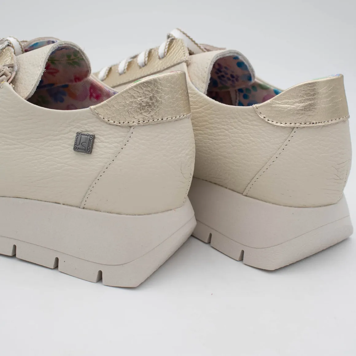 jose_saenz_womens_classic_5-1.webp Jose Saenz Women’s Classic Runner – Beige & Gold with Side Zipper