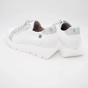Jose Saenz Women’s Classic Runner – All-White with Silver Touch