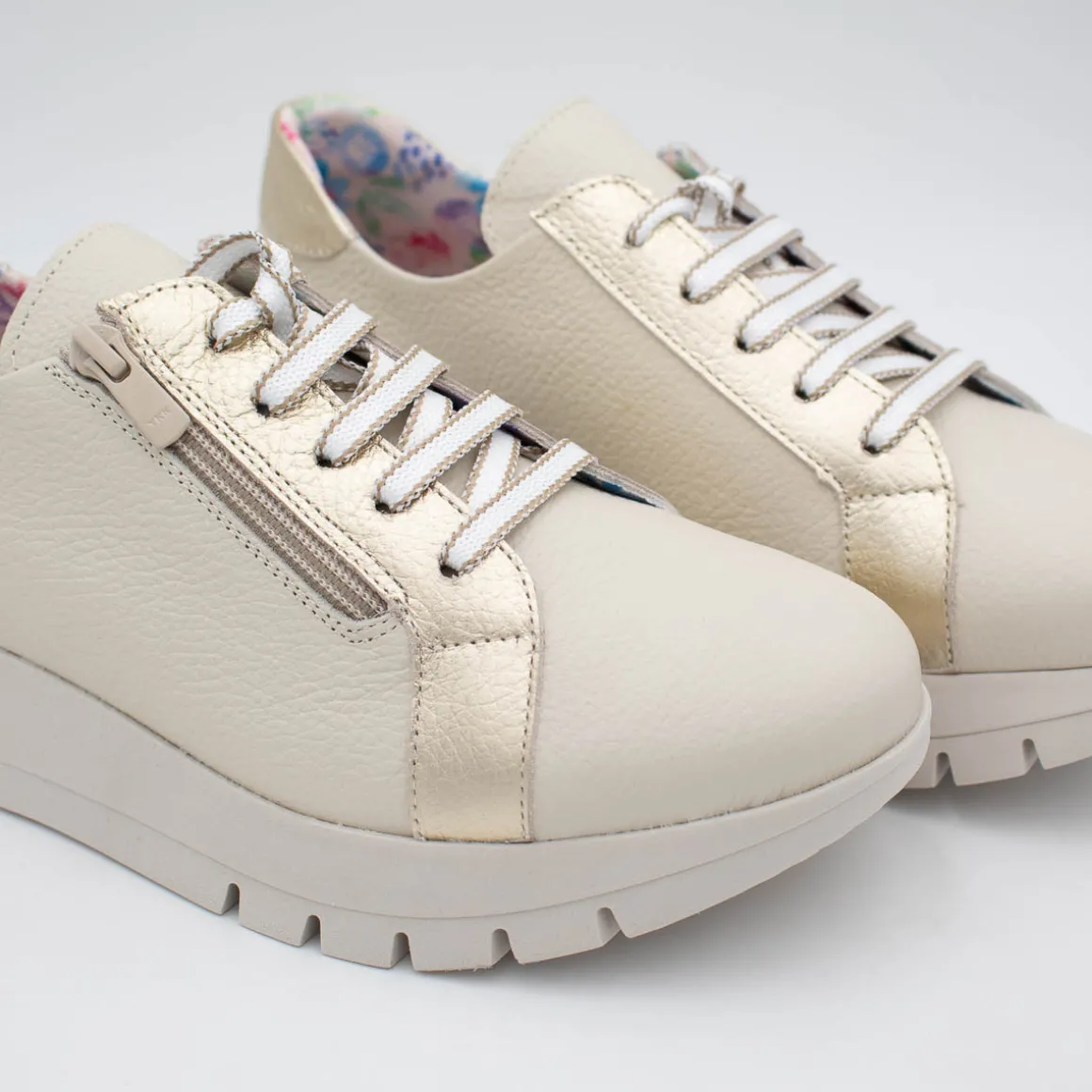 jose_saenz_womens_classic_6-1.webp Jose Saenz Women’s Classic Runner – Beige & Gold with Side Zipper