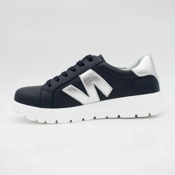 Redz Navy Runner – Stylish Comfort with Silver Accents