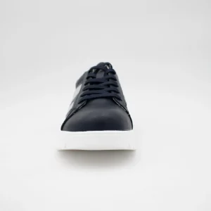 Redz Navy Runner – Stylish Comfort with Silver Accents