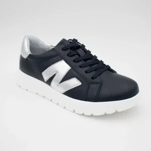 Redz Navy Runner – Stylish Comfort with Silver Accents