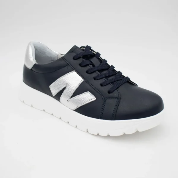 Redz Navy Runner – Stylish Comfort with Silver Accents