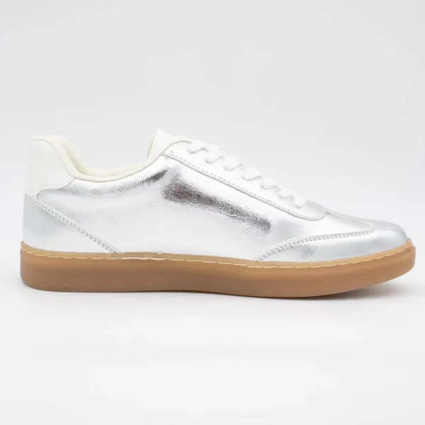 Redz Silver Trainer – Sporty & Trendy with Orange Accents