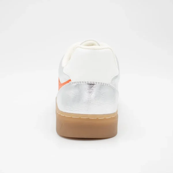 Redz Silver Trainer – Sporty & Trendy with Orange Accents