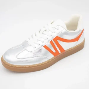 Redz Silver Trainer – Sporty & Trendy with Orange Accents