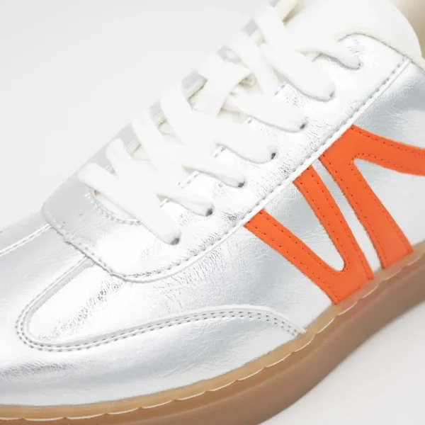 Redz Silver Trainer – Sporty & Trendy with Orange Accents