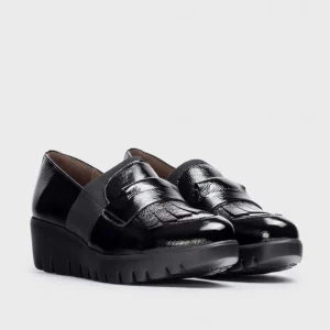 Wonders Black Patent Loafer with Wedge & Fringe Detail